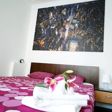 Luxury Apartament Lägenhet Bukarest Exteriör bild