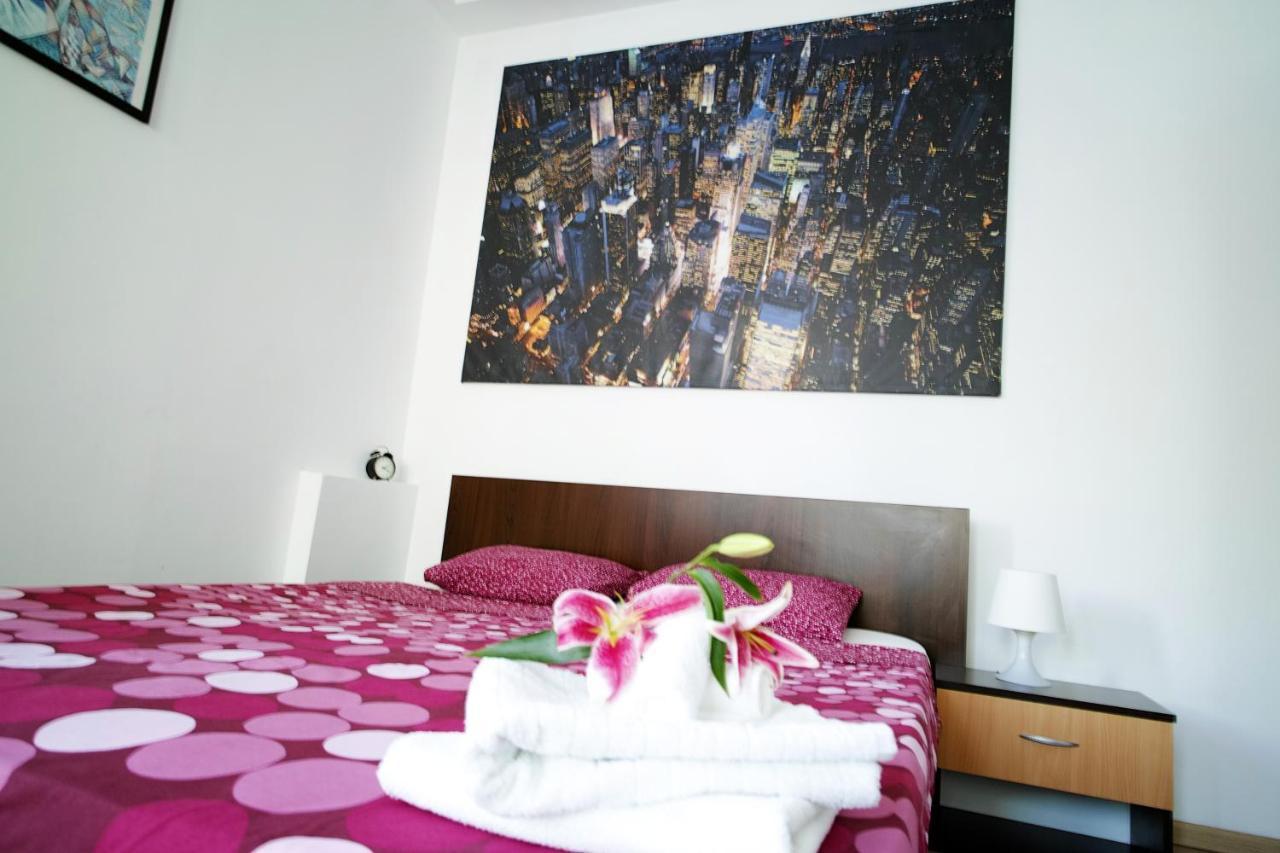 Luxury Apartament Lägenhet Bukarest Exteriör bild